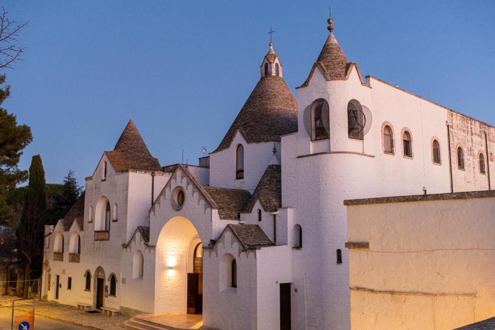 Dea Luxury Casa Vacanze- Zona Chiesa A Trullo - อัลเบโรเบลโล ภายนอก รูปภาพ